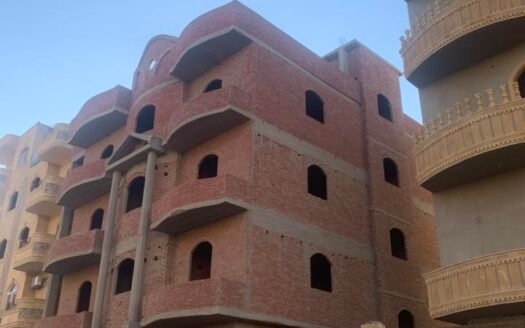 منزل للبيع بموقع حيوي جدًا بشارع جانبي من عبد السلام عارف