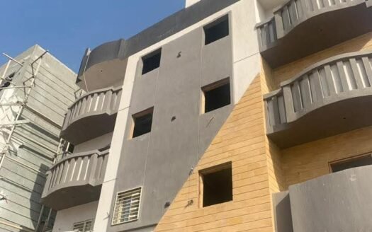 للبيع شقة بالحي الرابع أمام مركز تدريب الشرطة مباشرة